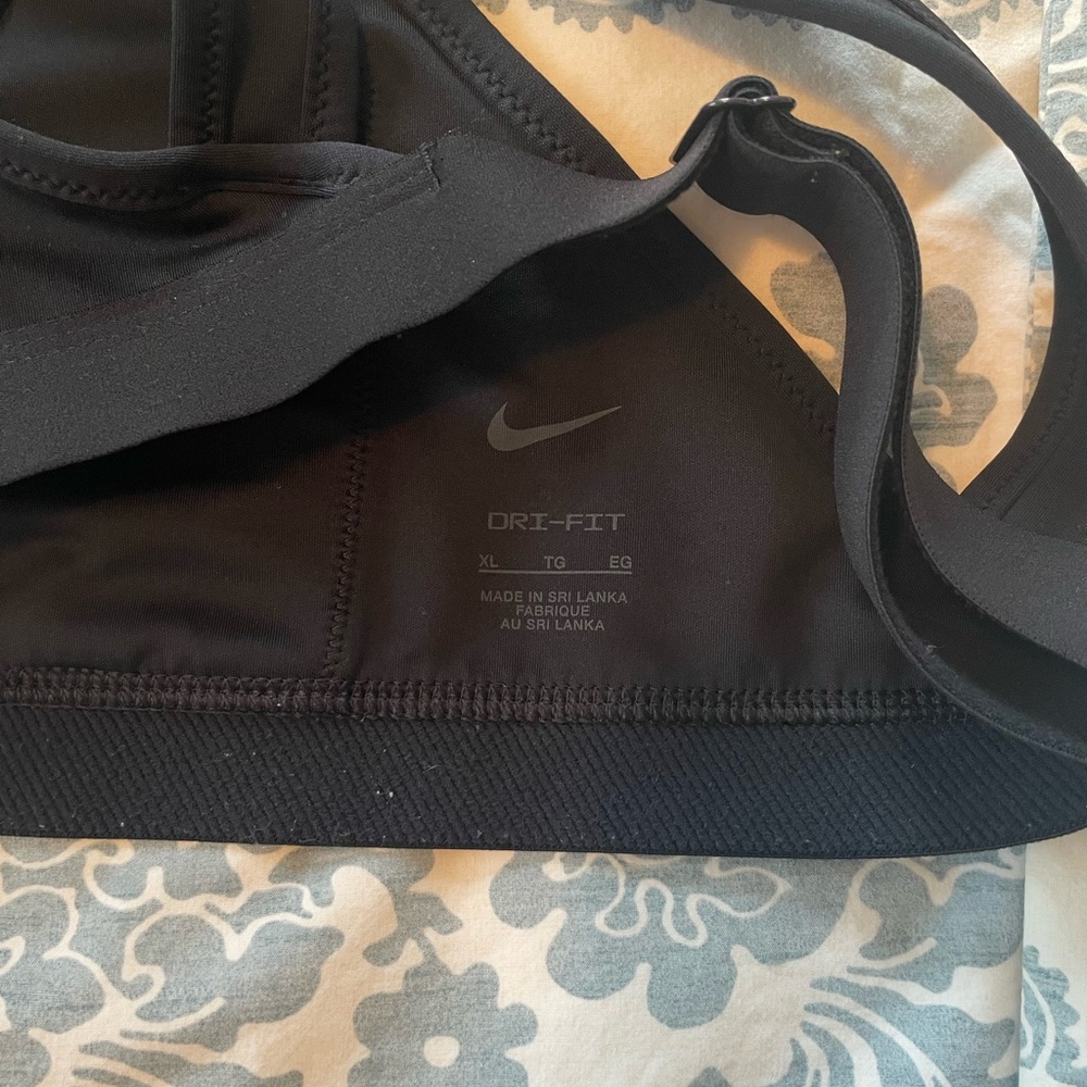 Nike Maternity Sports Bra - Picture 3 of 3